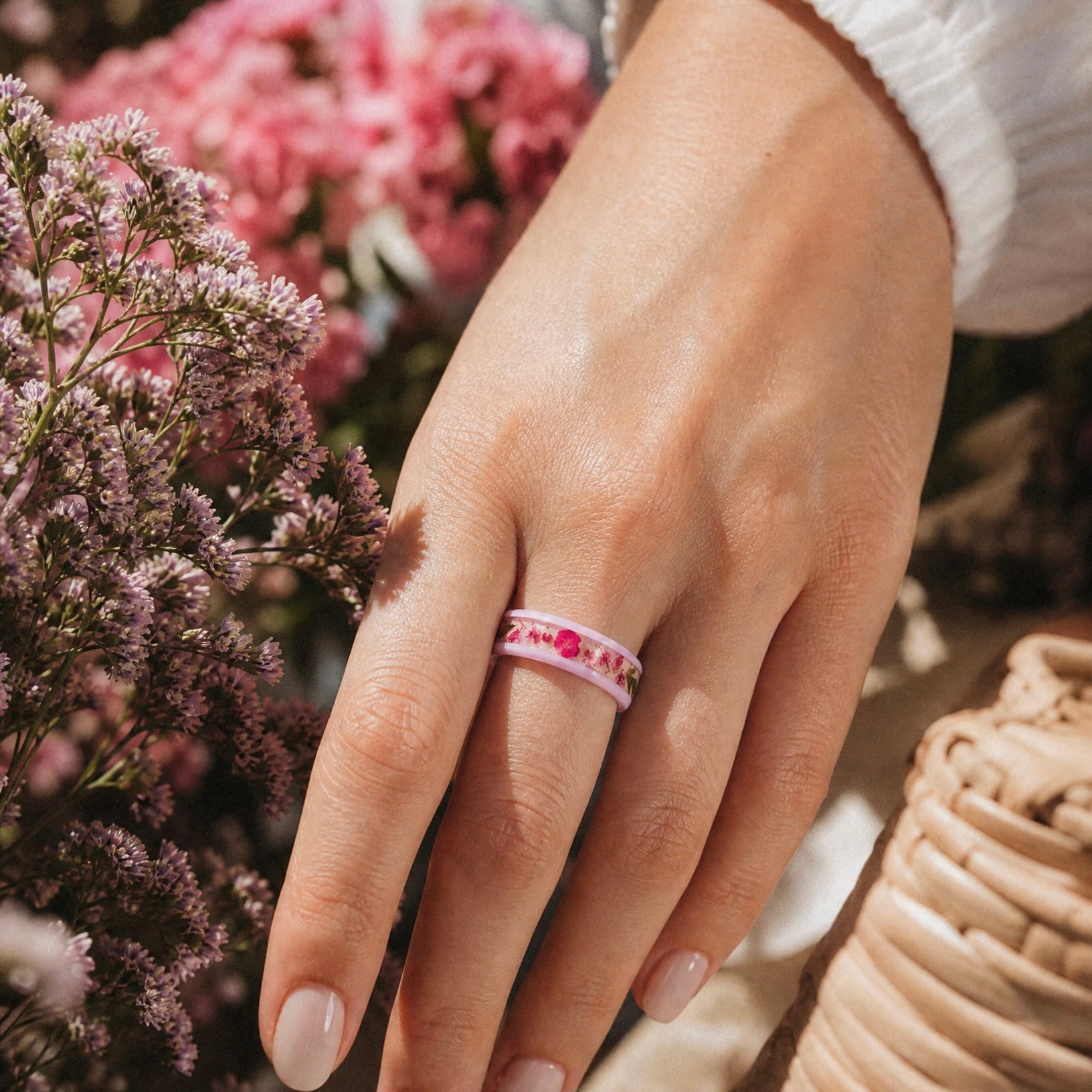 Blosselle pink ceramic ring featuring real pressed flowers preserved in a handcrafted floral inlay.