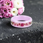 Blosselle pink ceramic ring featuring real pressed flowers preserved in a handcrafted floral inlay.