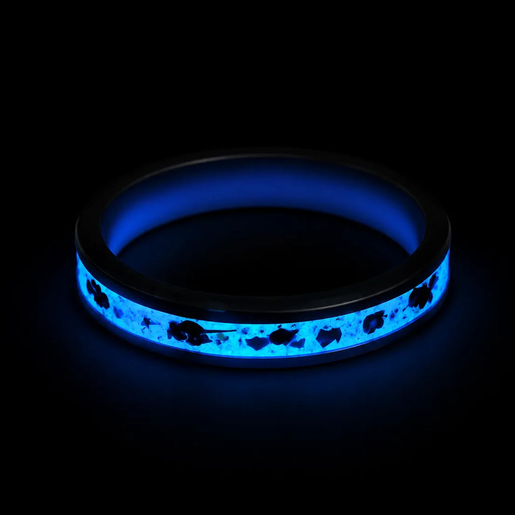 Forget Me Not ring glowing in the dark with preserved flowers inside resin inlay