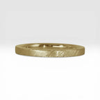 Órbita Corte 2mm gold stackable ring with hand-applied diagonal texture finish, minimalist women's stacking band