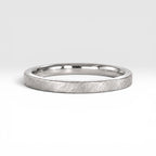 Órbita Corte 2mm stackable ring with hand-applied diagonal texture finish, minimalist women's stacking band
