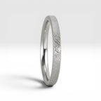 Órbita Corte 2mm titanium stackable ring with hand-applied diagonal texture finish, minimalist women's stacking band