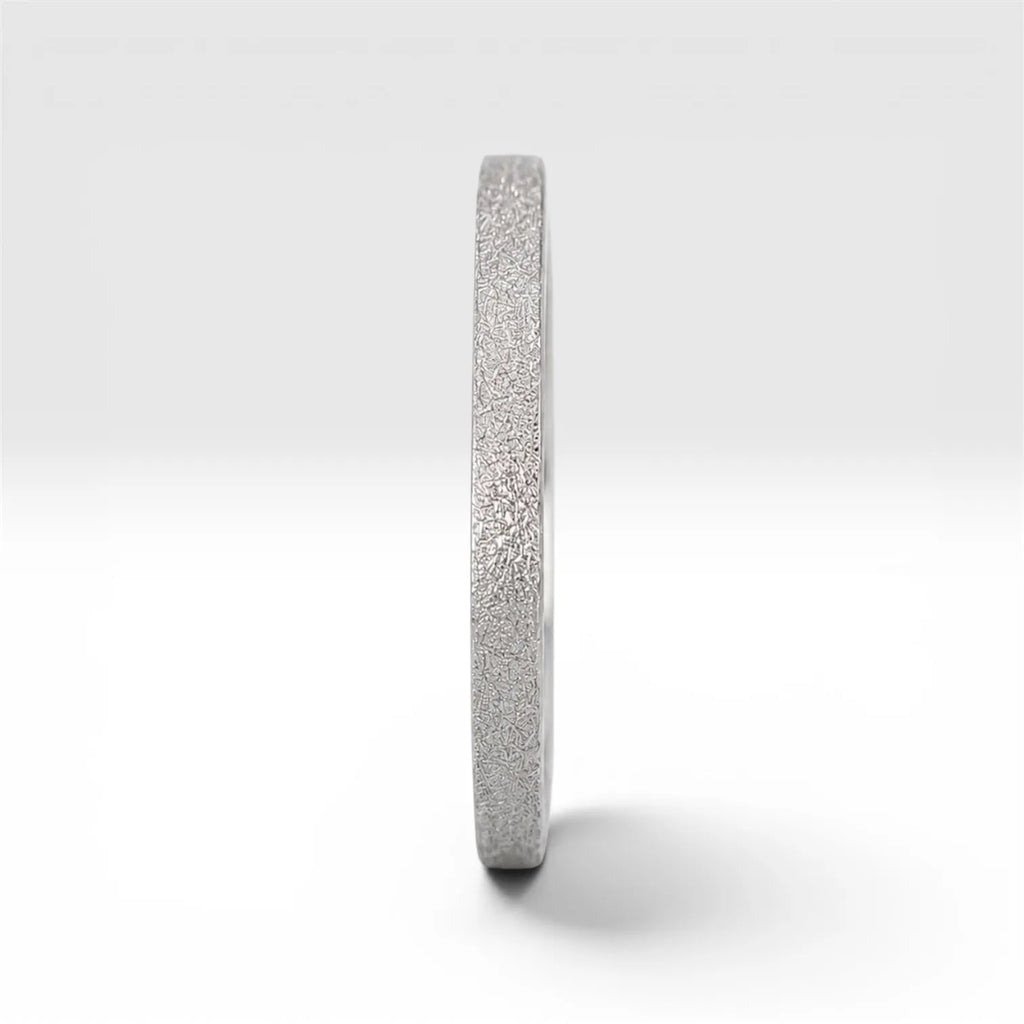 Órbita Luz 2mm stackable ring with frosted finish, luminous surface, handcrafted in Utah