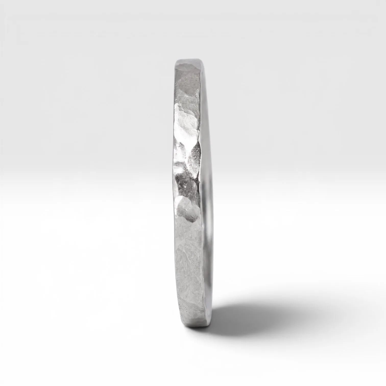 Órbita Roca hammered stacking ring showing raw textured surface and slim 2mm profile