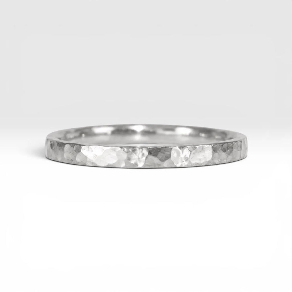 Órbita Roca hammered stacking ring showing raw textured surface and slim 2mm profile