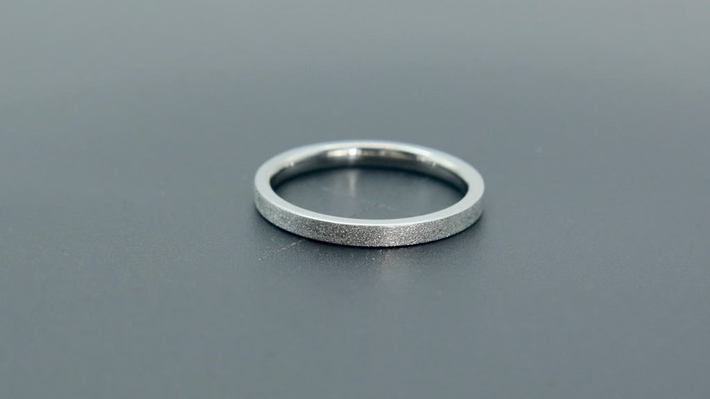 Órbita luz frosted stackable ring 2mm womens