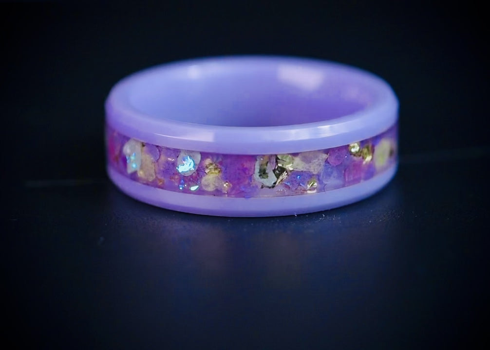 Fairybloom purple ceramic ring featuring real pressed flower petals, iridescent accents, and gold flakes preserved in a handcrafted floral inlay.